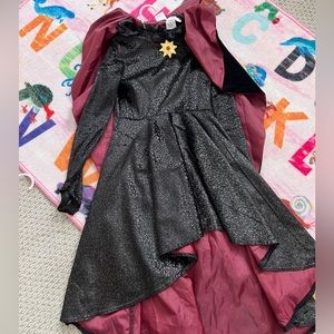 Vampire girl Halloween costume